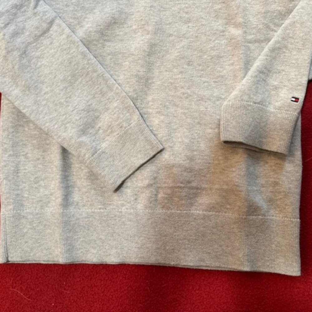 Tommy Hilfiger V-Neck Sweater - Sz M - Heather Gray - Picture 5 of 10